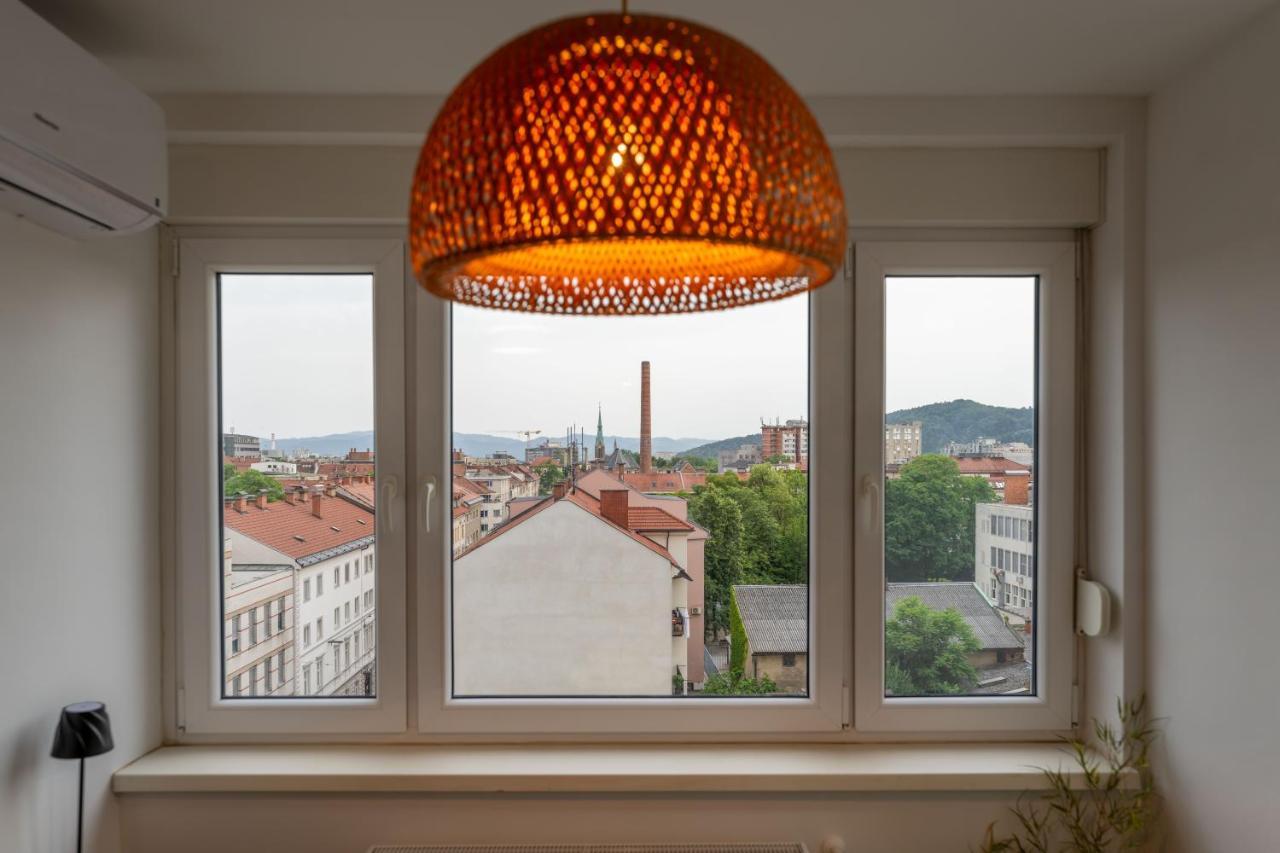 Elegant Tour As Studio Gilly With Open Views And A Balcony In The Center Laibach Exterior foto