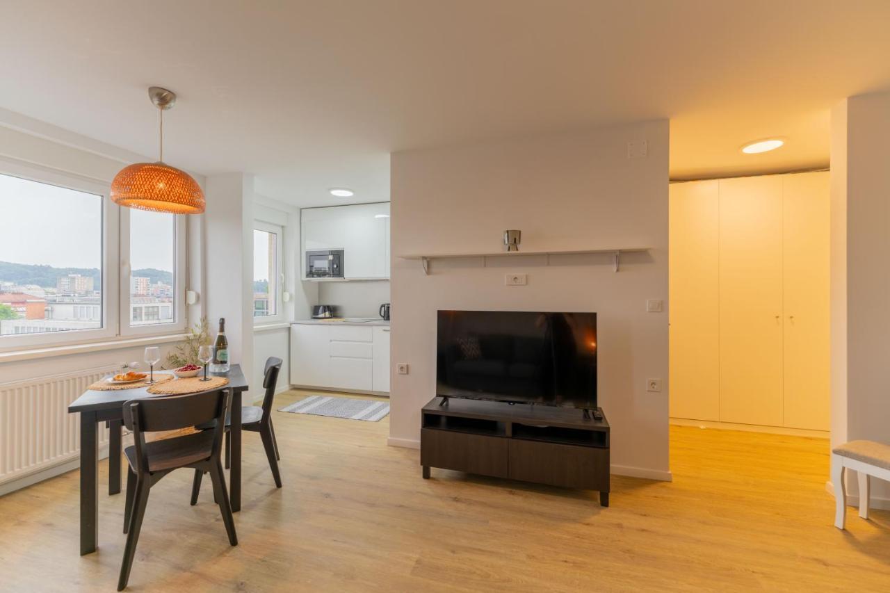 Elegant Tour As Studio Gilly With Open Views And A Balcony In The Center Laibach Exterior foto