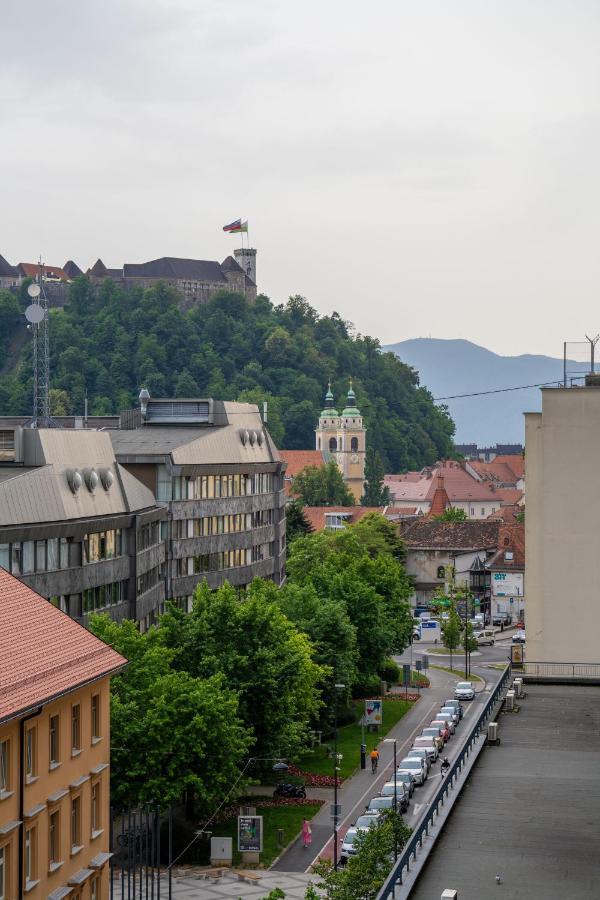 Elegant Tour As Studio Gilly With Open Views And A Balcony In The Center Laibach Exterior foto