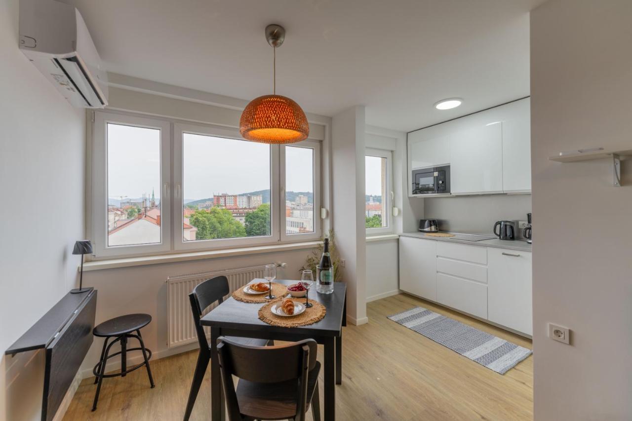 Elegant Tour As Studio Gilly With Open Views And A Balcony In The Center Laibach Exterior foto