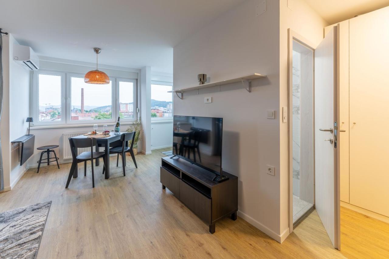 Elegant Tour As Studio Gilly With Open Views And A Balcony In The Center Laibach Exterior foto
