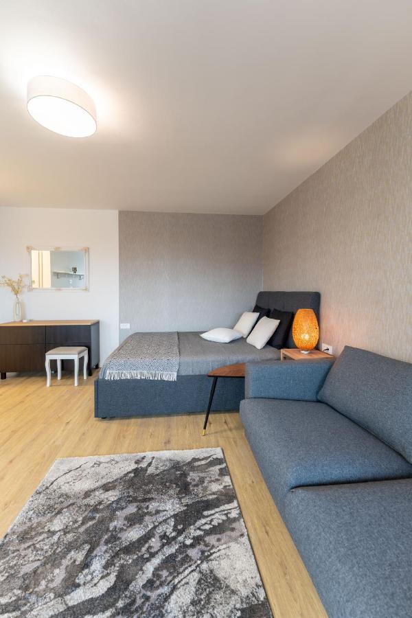 Elegant Tour As Studio Gilly With Open Views And A Balcony In The Center Laibach Exterior foto